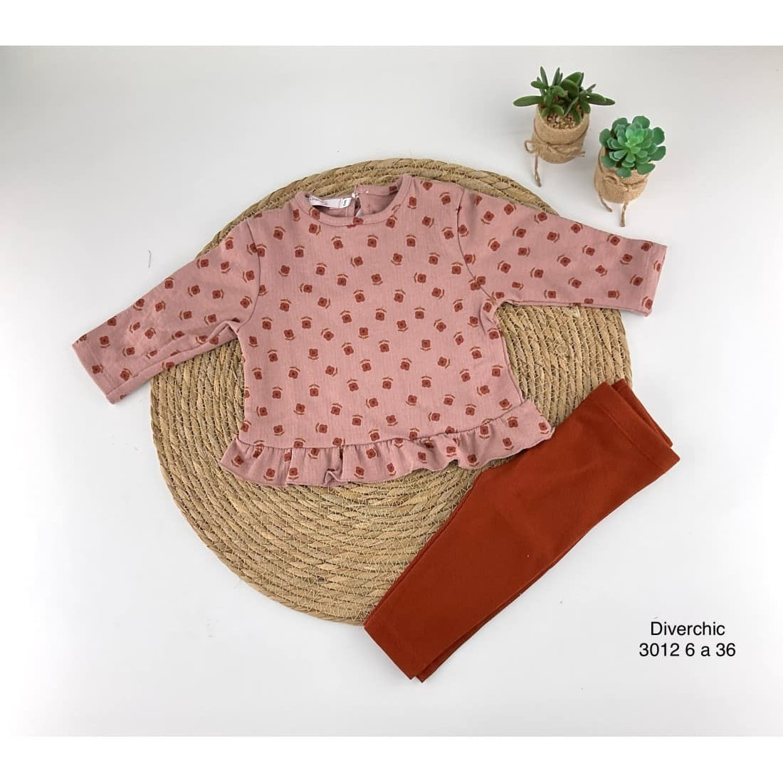 Conjunto bebé niña Diverchic 522103012 Flores Sudadera rosa maquillaje y leggins teja