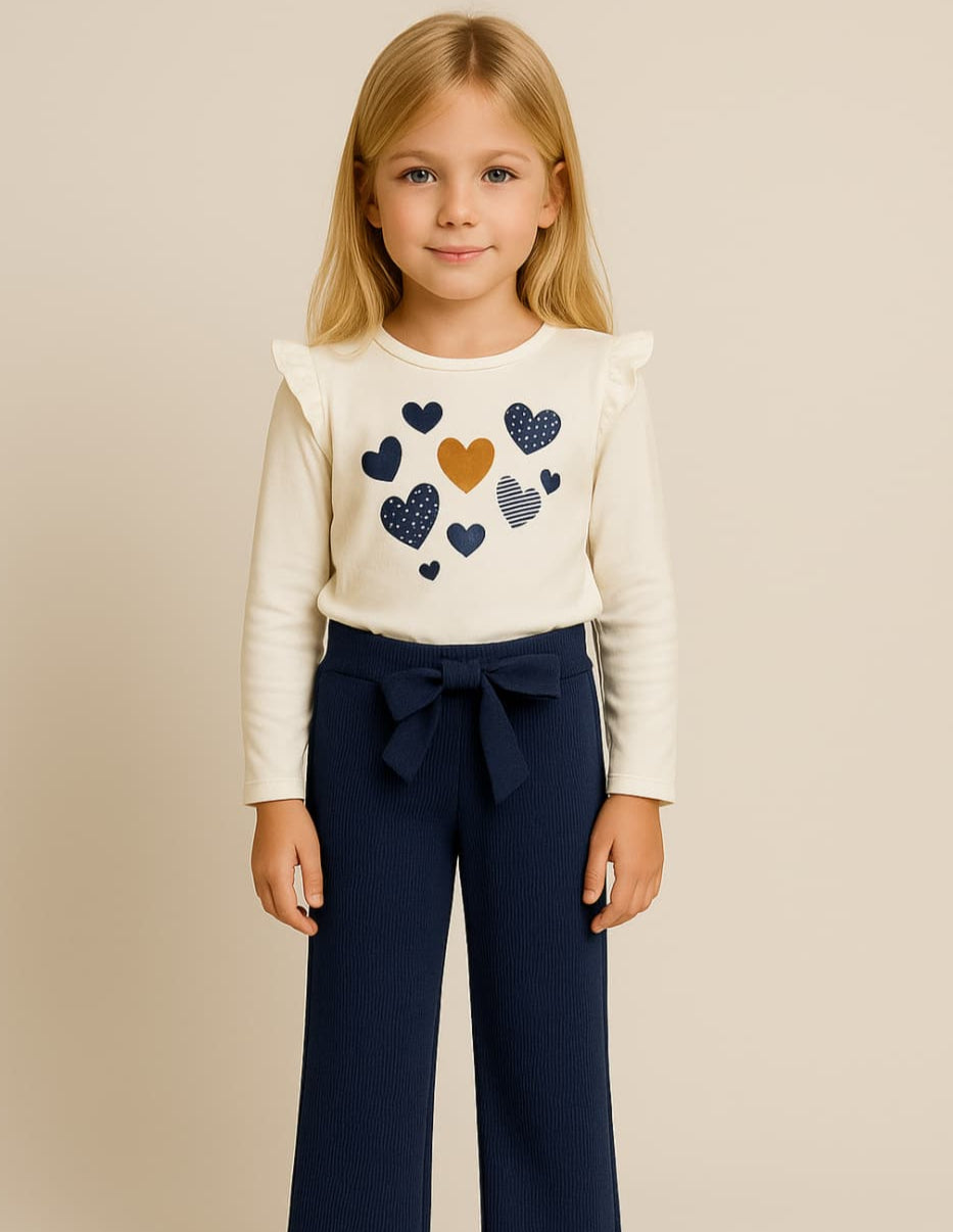 Conjunto niña Cala Kids corazones con camiseta y pantalón azul 3