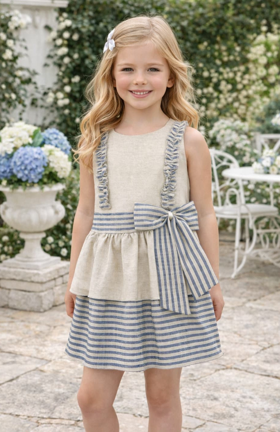 Vestido niña de lino beige con rayas celeste y lazada Alma Petit 522008036