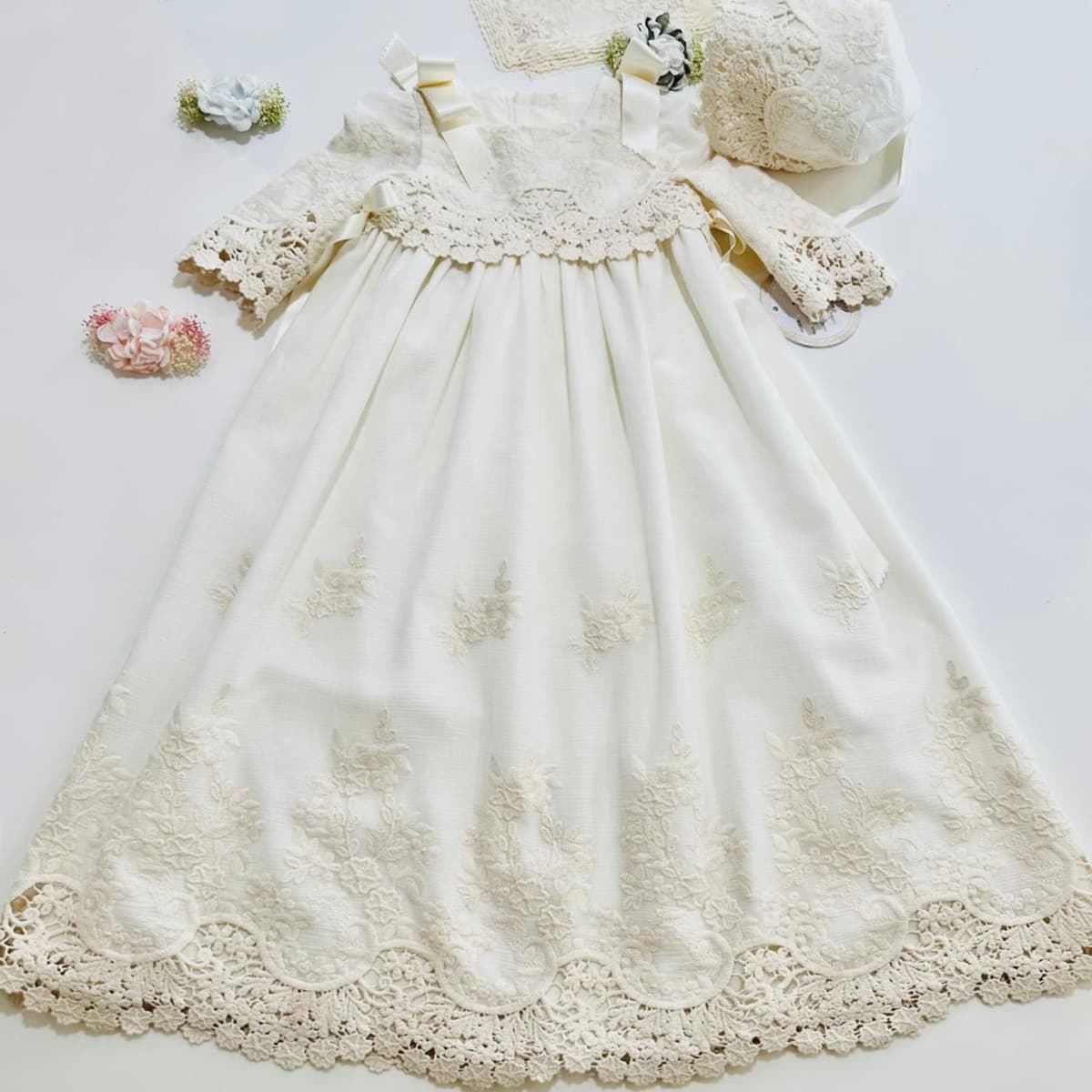 Faldón de Bautizo para Bebé con Capota – Bambulina Crudo Bordada Lilus (6 meses) 23164