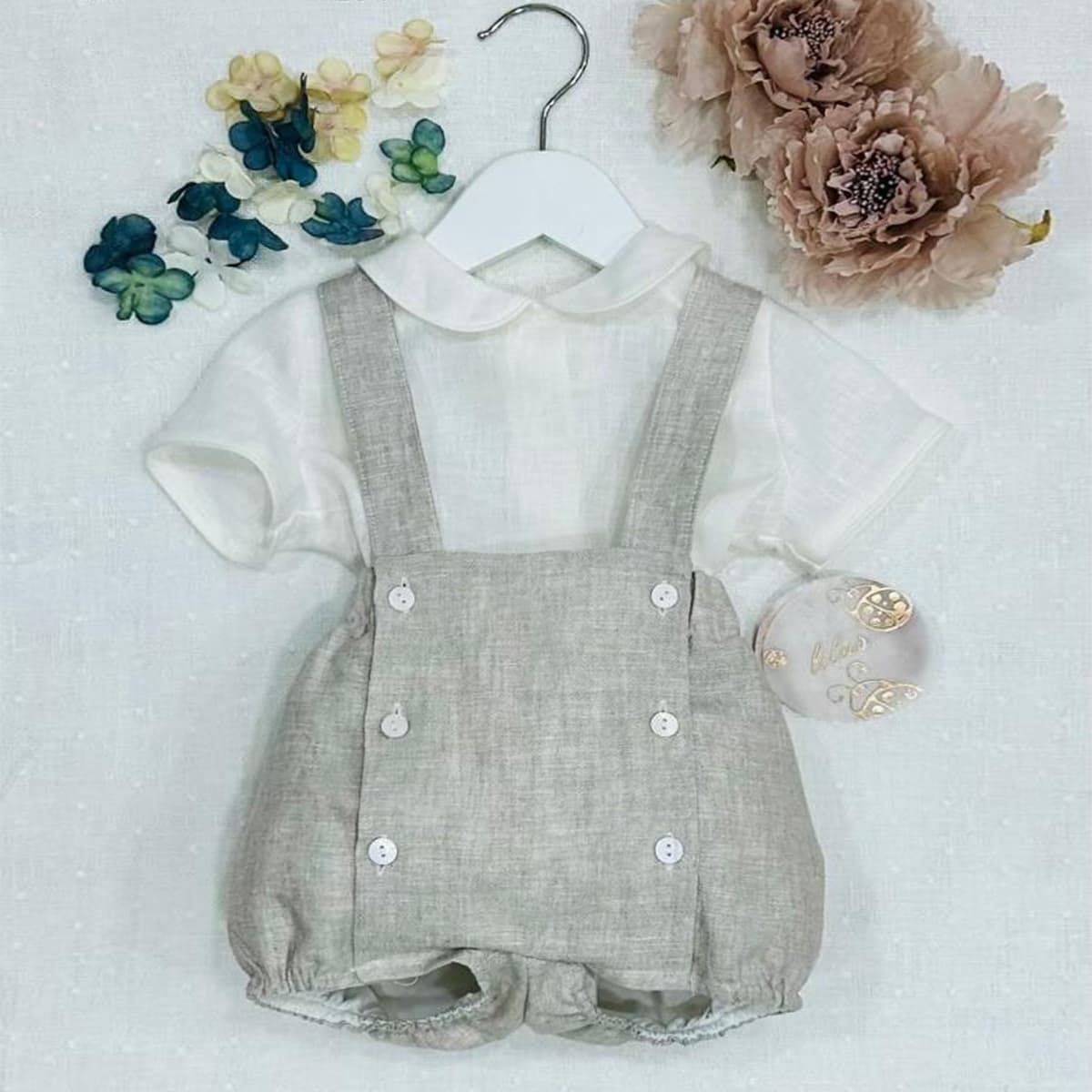 Conjunto de Ceremonia para Bebé – Rana Beig con Blusa Crudo Lilus 23825