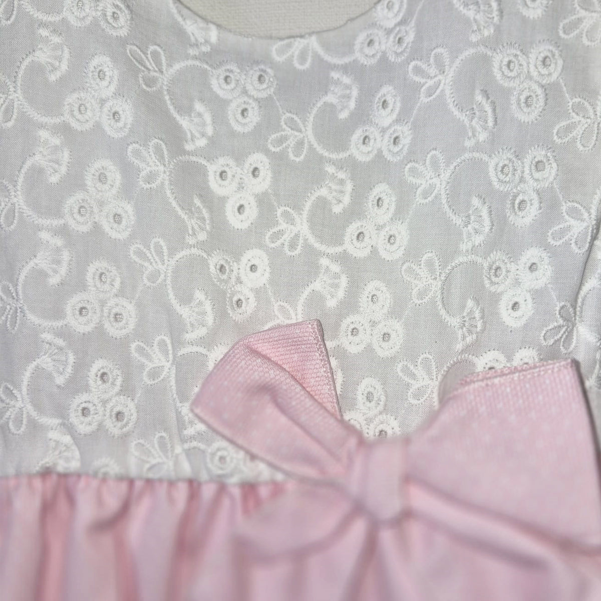 Vestido rosa bebé con bordados y lazo Baby Ferr 26500 (12 a 36 meses)