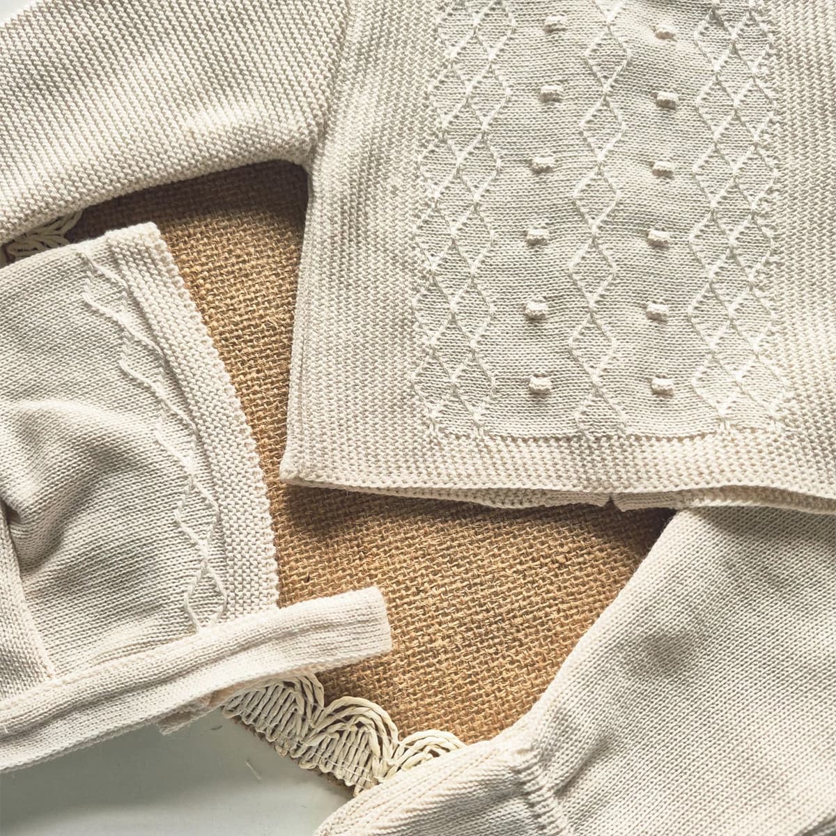 Premier ensemble de bébé en perle 8005 Pelottas Celeste