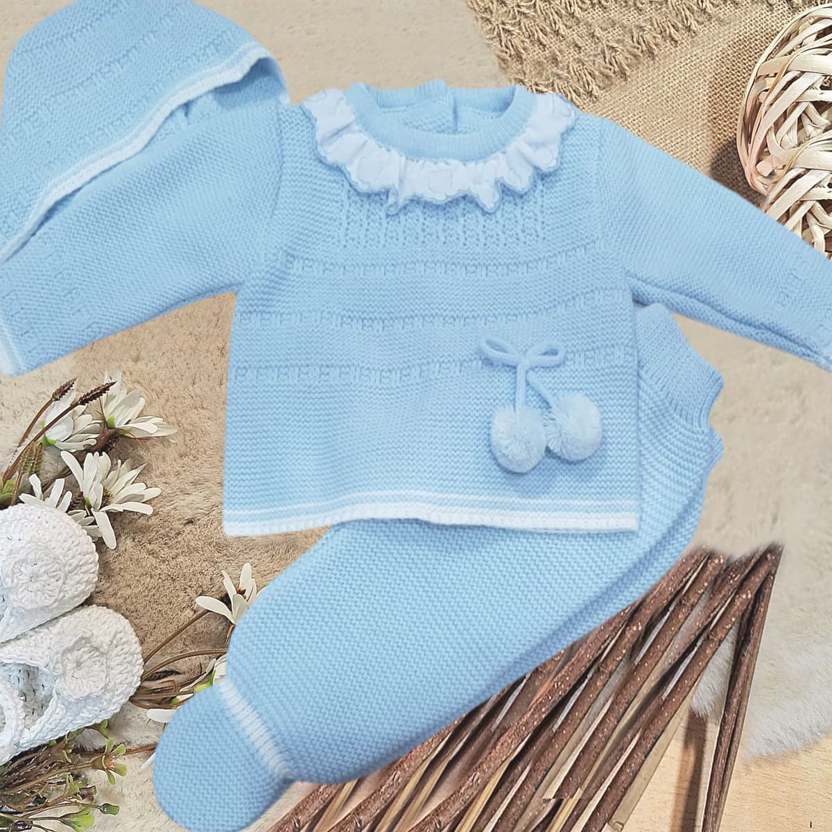 Ensemble bébé en laine Glory – Bleu clair à pompons 27109 (0 à 6 mois)