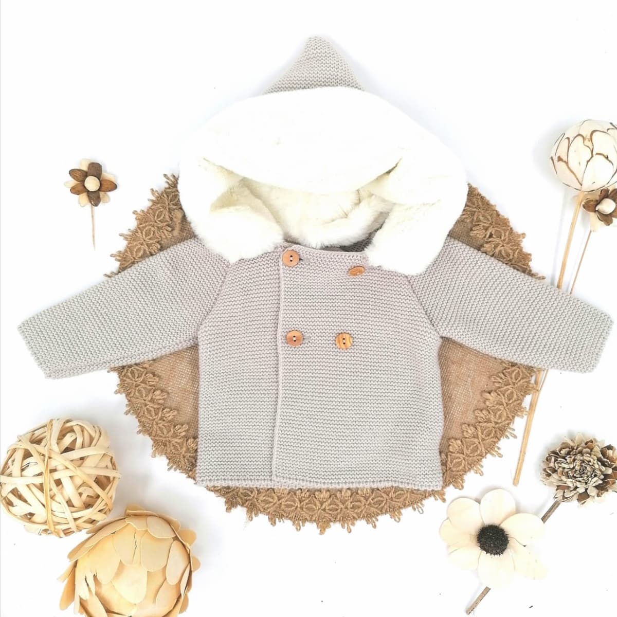 Abrigo de punto para bebé con capucha Color piedra