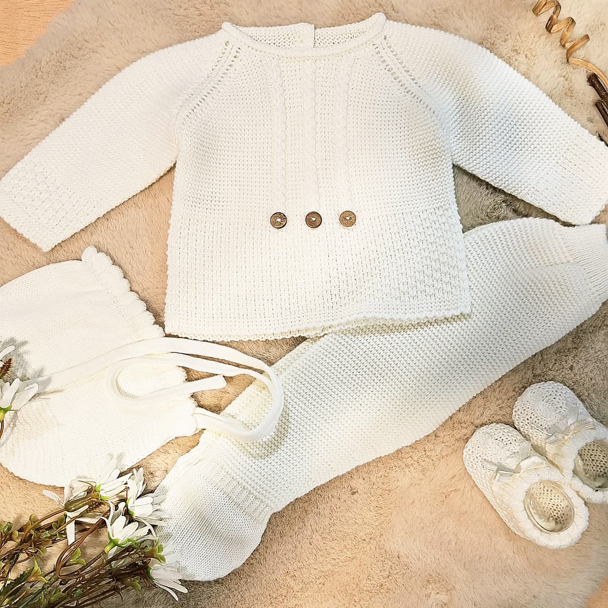 Conjunto de lã Glory Baby – Azul Claro com Pompons 27109 (0 a 6 meses)