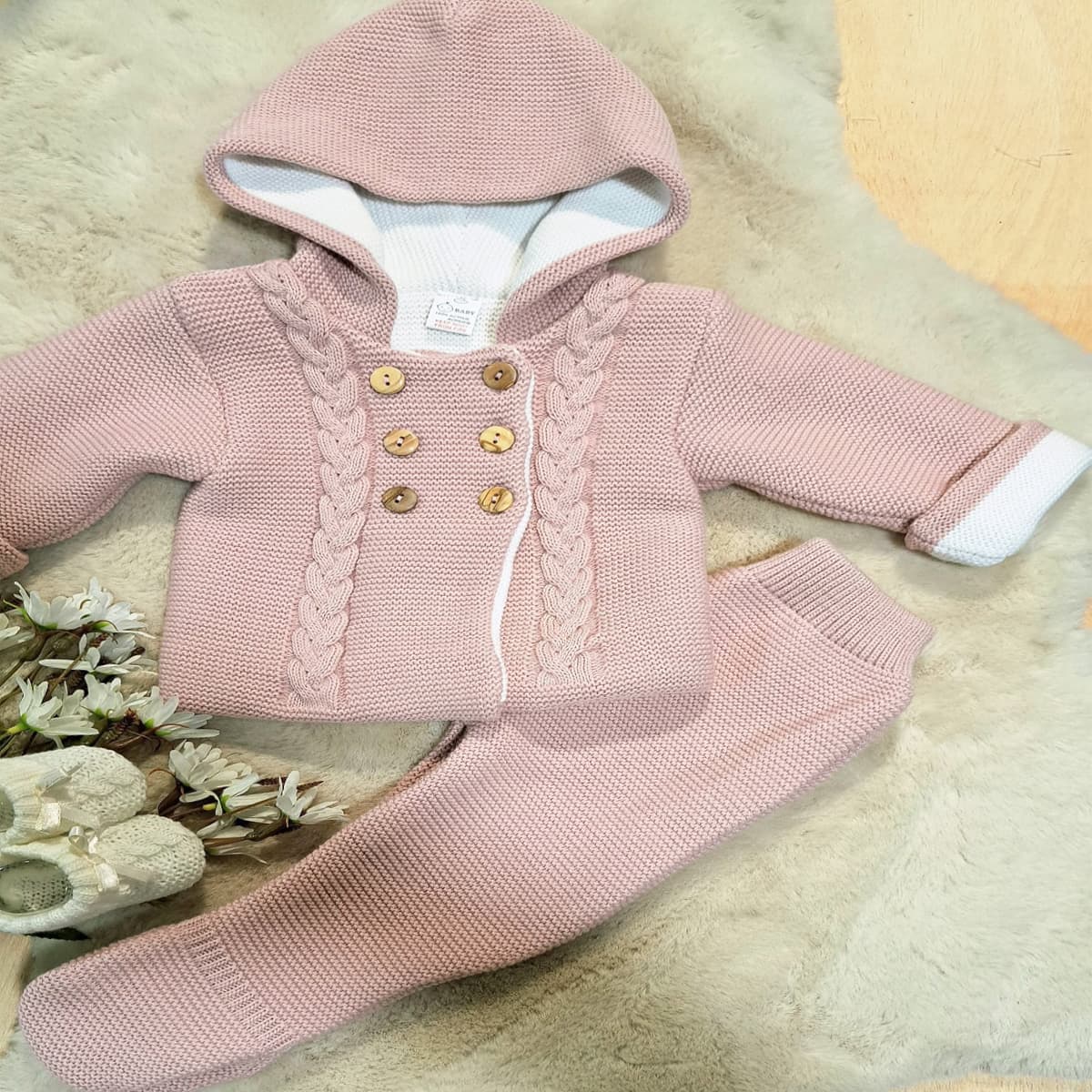 Conjunto de lana color maquillaje con capucha para bebé Pelottas Kids C7017 abrigo trenzado y polaina con encanto