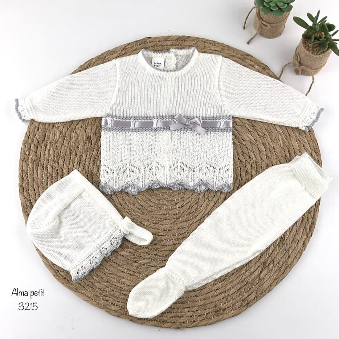 Ensemble de première tenue pour bébé Alma Petit 3215 avec rubans blancs et gris