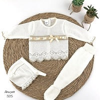 Conjunto primera puesta para bebé Alma Petit 3215 pasa cintas Crudo