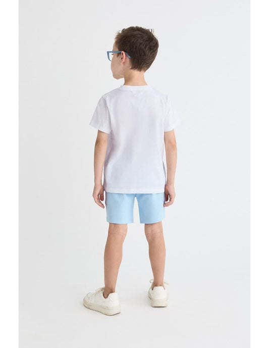 Conjunto infantil de niño STREET MONKEY con camiseta blanca y bermuda azul claro 622064023
