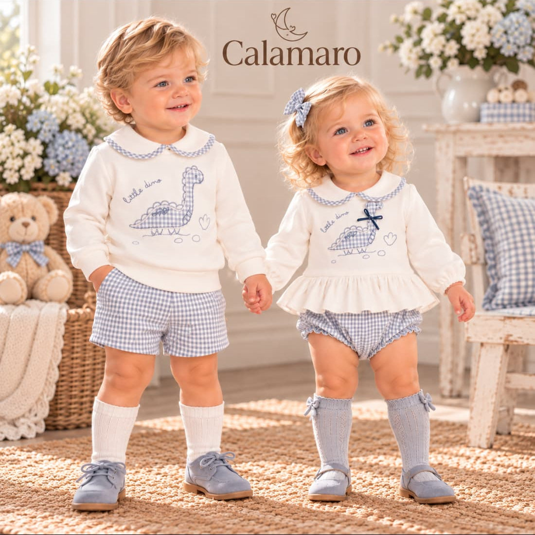 Conjunto para bebé niña con sudadera crudo con volante, dinosaurio y pololo de cuadros Calamaro Foz 621111367 (Modelo 11367)