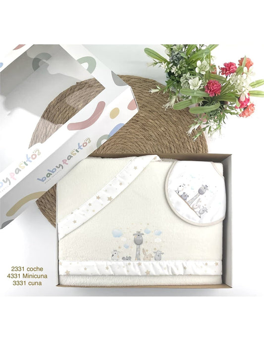 Conjunto de berço de lã coral de 3 peças Giraffe Baby Pasitos 421103331 – Suavidade e estilo para o descanso do bebé