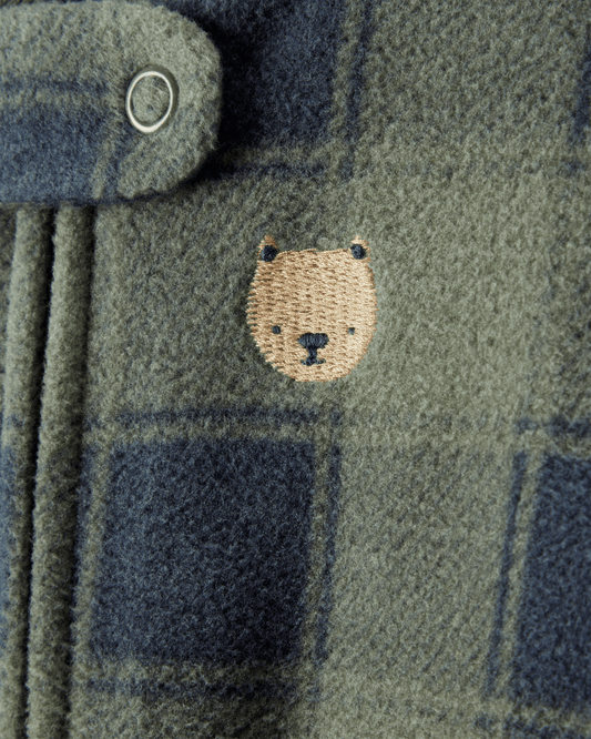 Pijama enterizo de polar verde con diseño buffalo