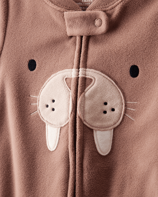 Pijama enterizo polar marrón con diseño de morsa