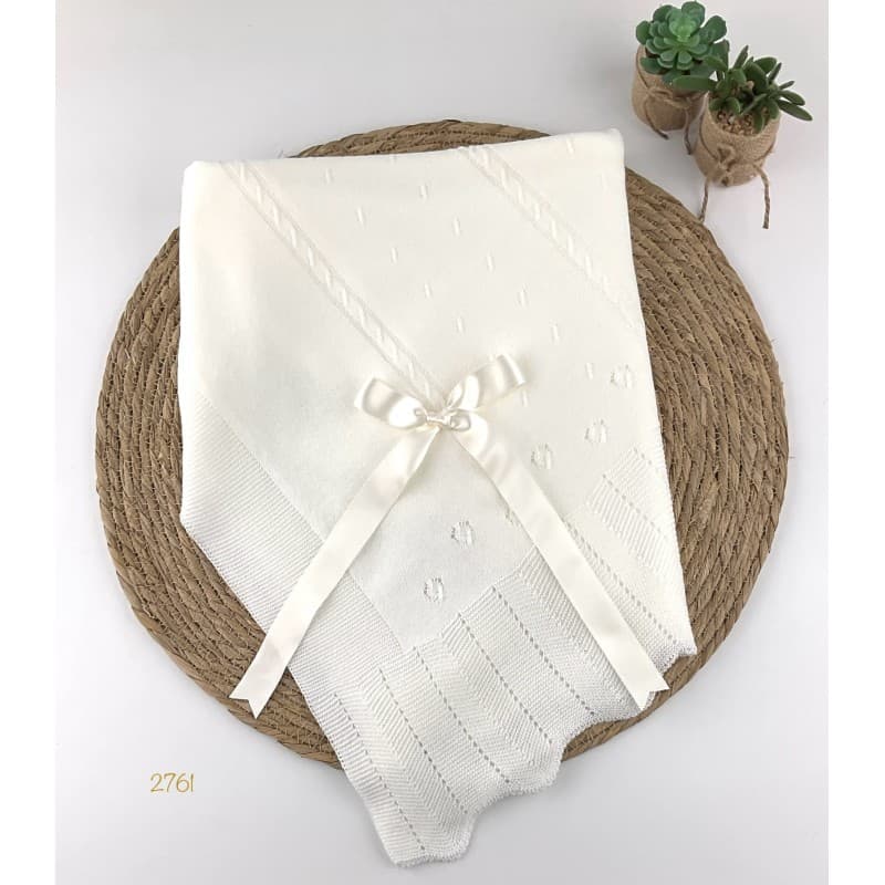 Xaile de lã para bebé com acabamento em viseira e laço (modelo 3364) Alma Petit Crudo