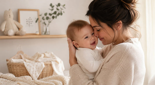 Descubre por qué sentimos que nuestros hijos crecen demasiado rápido y aprende pequeñas formas de disfrutar más de cada etapa de la maternidad y la paternidad.