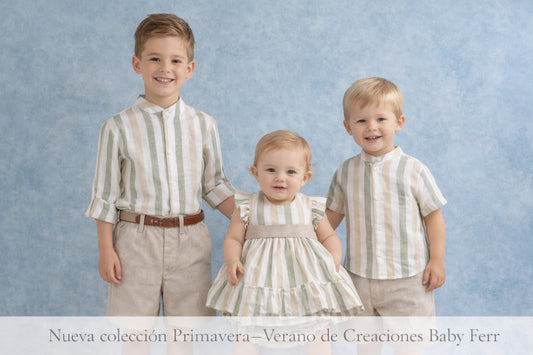 Tres niños vestidos con prendas coordinadas de la colección Primavera–Verano de Creaciones Baby Ferr en elesanbebé, con conjuntos elegantes en tonos suaves y estilo clásico.