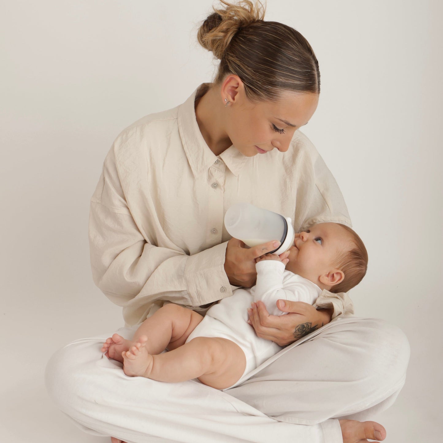 Pack Biberon Blanco flujo lento + Chupete Clásico Oliva Nenina & Co