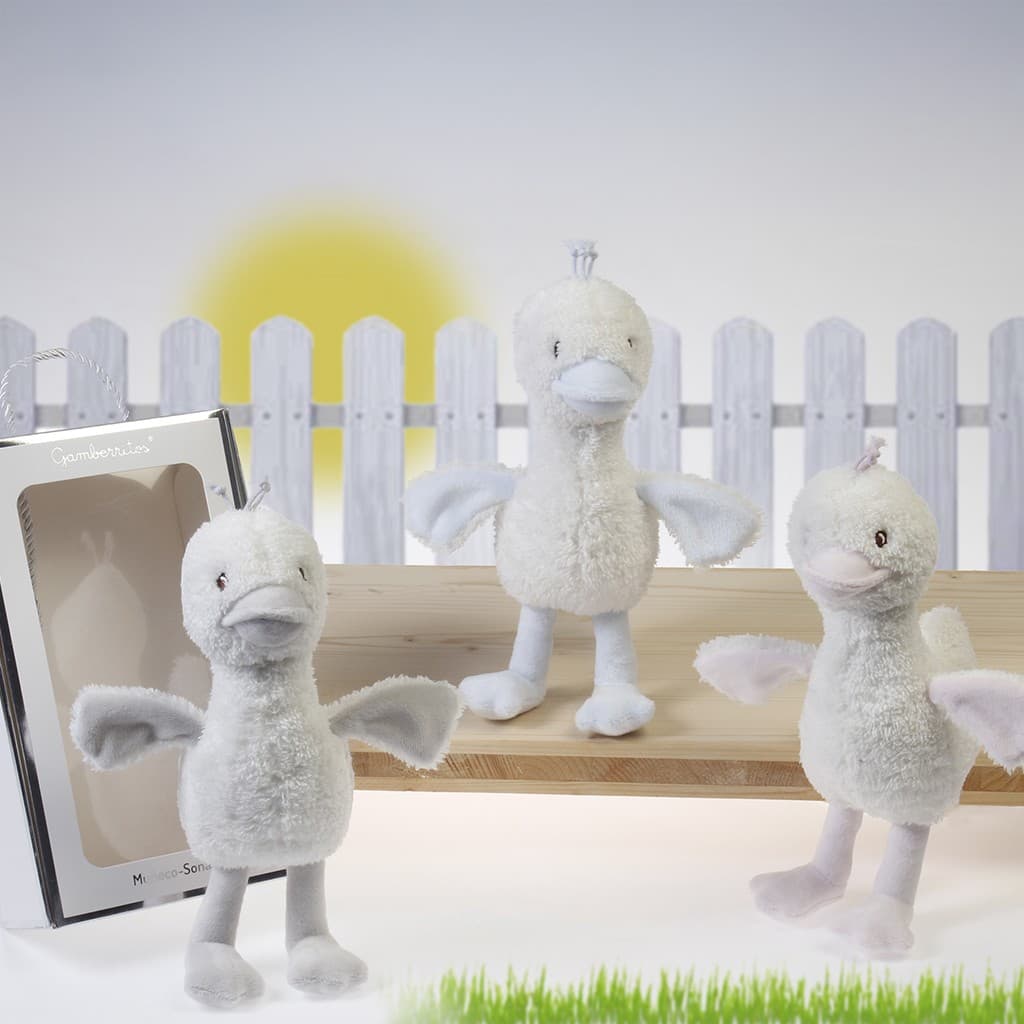 Peluche sonajero patito GAMBERRITOS 11013 – Suavidad y estímulo para los primeros juegos del bebé