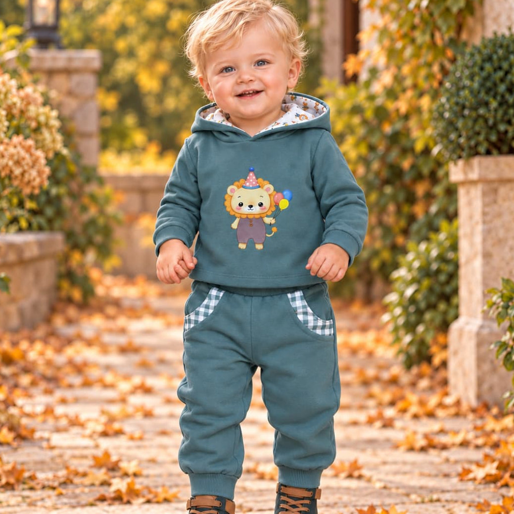 Chándal de bebé niño verde azulado con sudadera con capucha de león y pantalón jogger Alma Petit Referencia 622108023 (Modelo 8023)