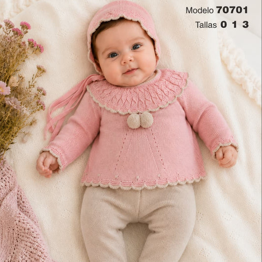 Conjunto de primera puesta de tres piezas en punto de lana con jersey rosa empolvado, polaina y capota Referencia 621170701