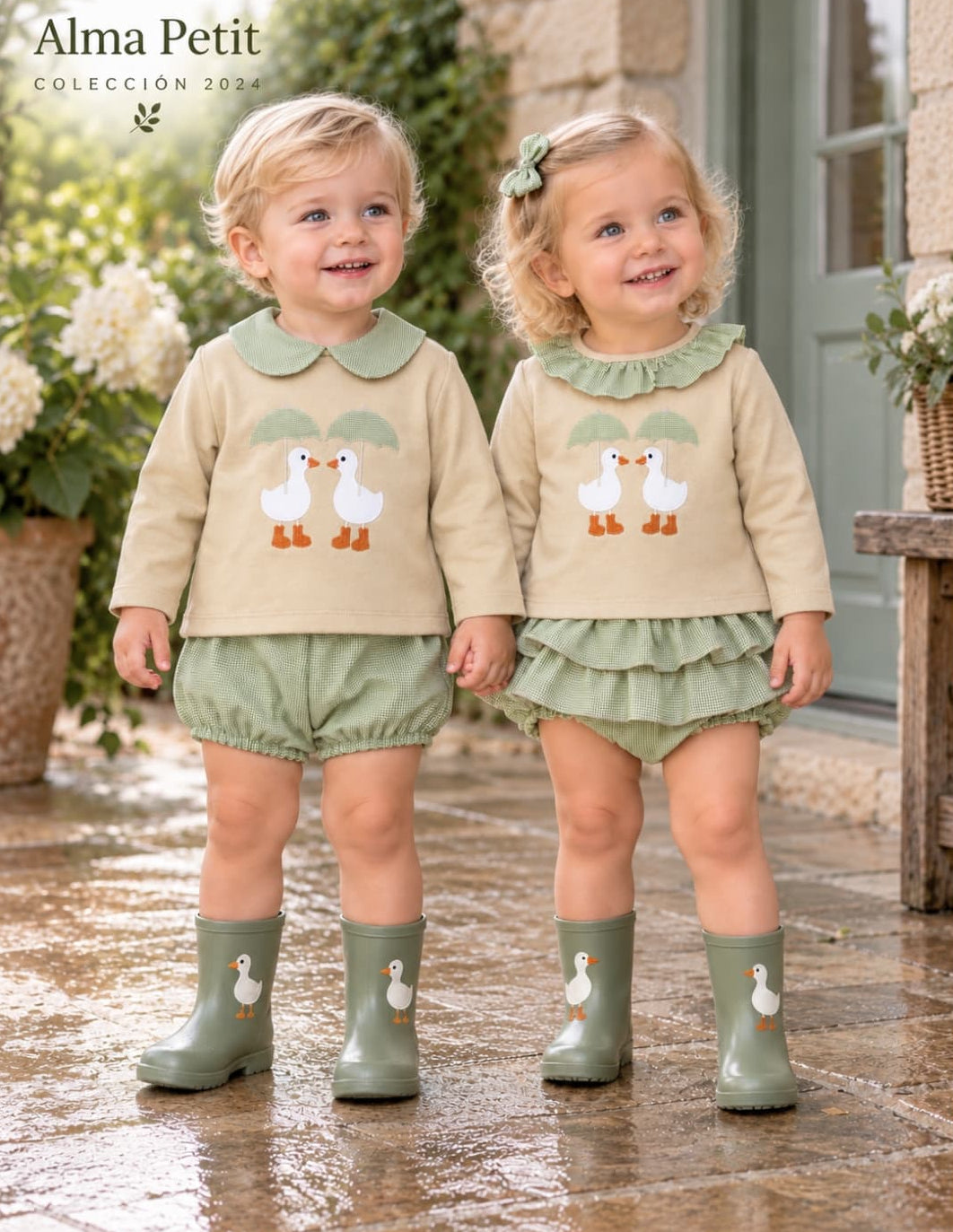 Conjunto de bebé niño de dos piezas con sudadera de patitos y culetín vichy verde Alma Petit Referencia 622108020 (Modelo 8020)