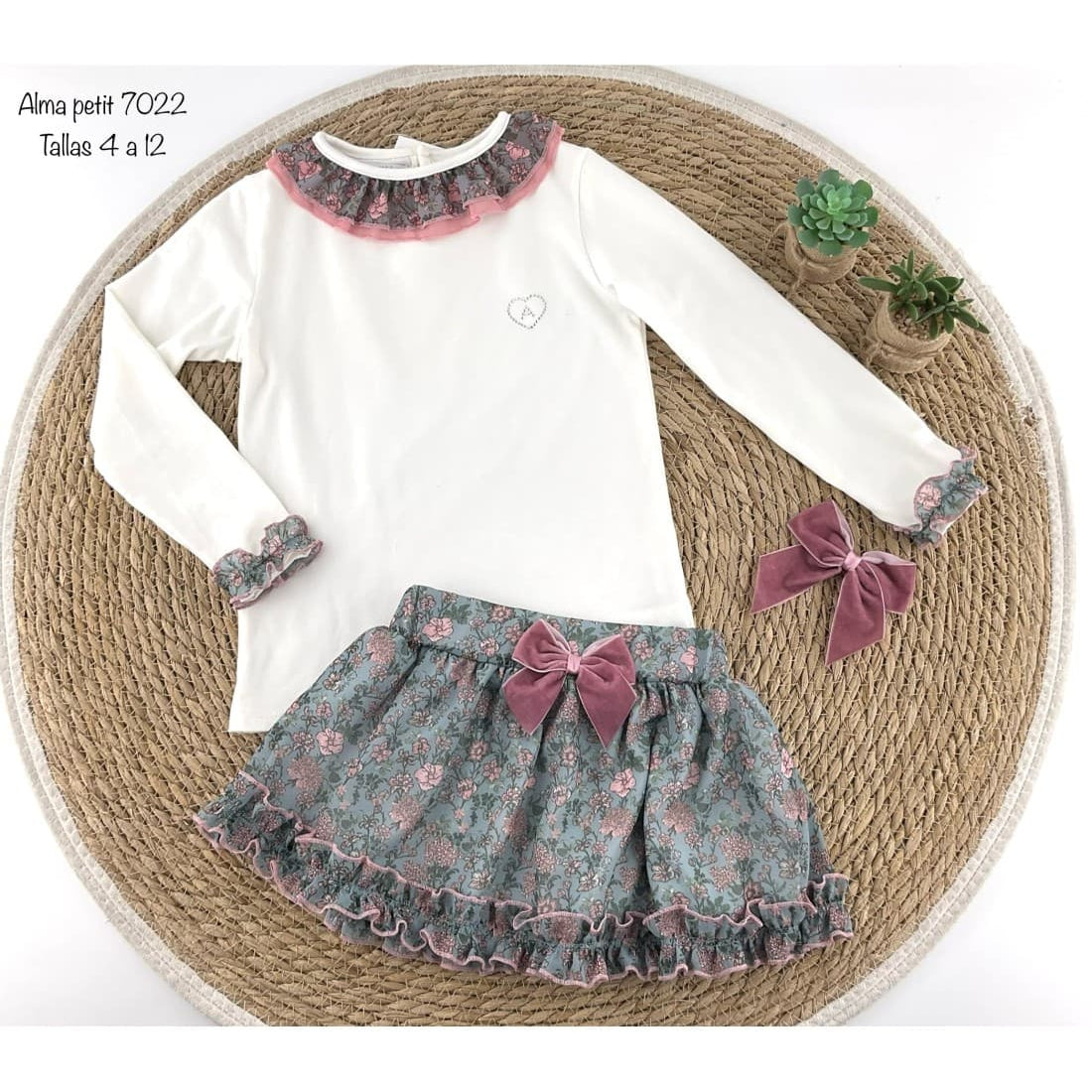 Ensemble fille Alma Petit 522107022 : t-shirt écru et jupe fleurie avec nœud rose 