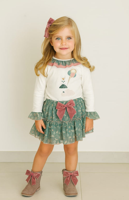 Conjunto Alma Petit menina 522107022: t-shirt crua e saia floral com laço rosa 