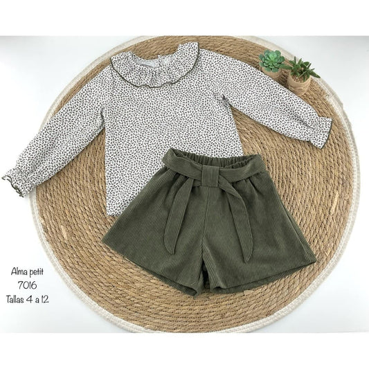 Conjunto niña Alma Petit 522107016 Flores Camisa estampada y short de pana verde
