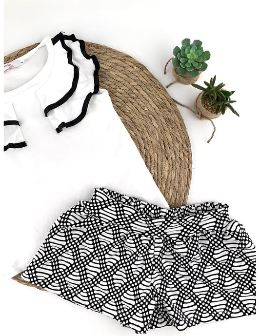 Conjunto niña de camiseta con volantes y short estampado – Diverchic 522009019