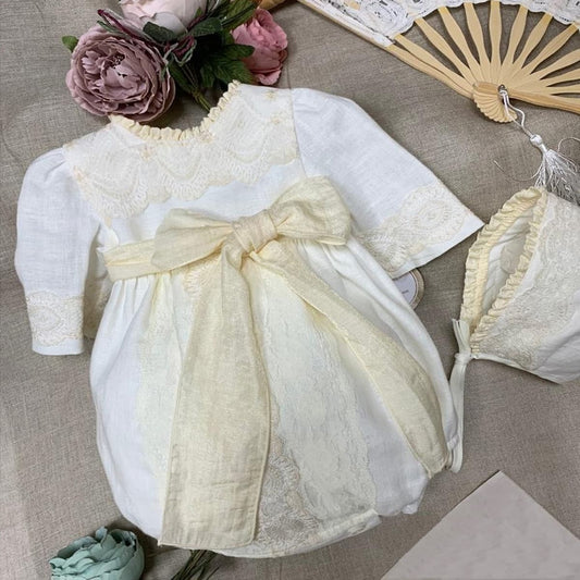 Pelele de Lino con Puntilla y Capota – Colección Lilus 23509