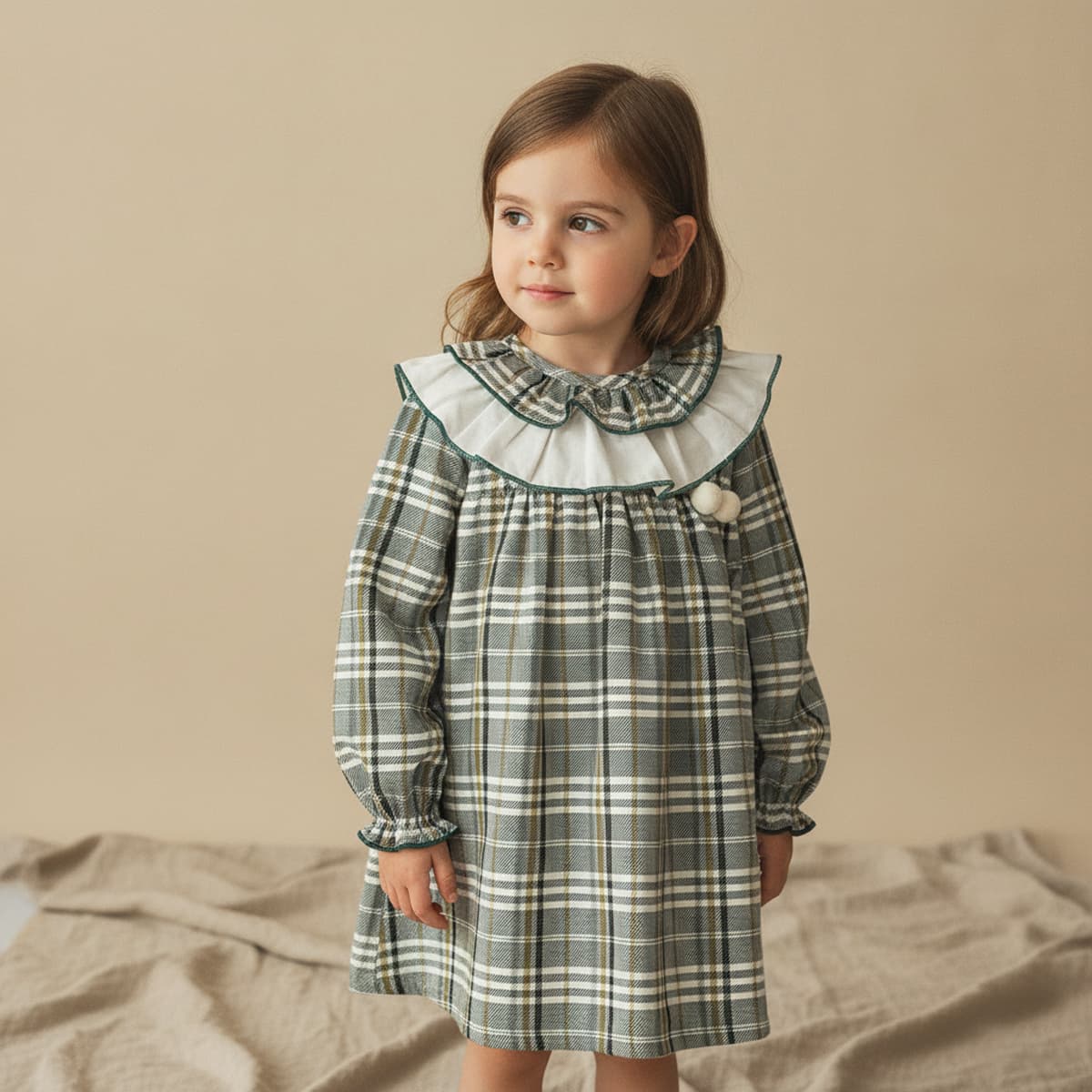 Vestido infantil de manga larga a cuadros con cuello batista y borlas Baby Ferr 24656 - Fabricado en España
