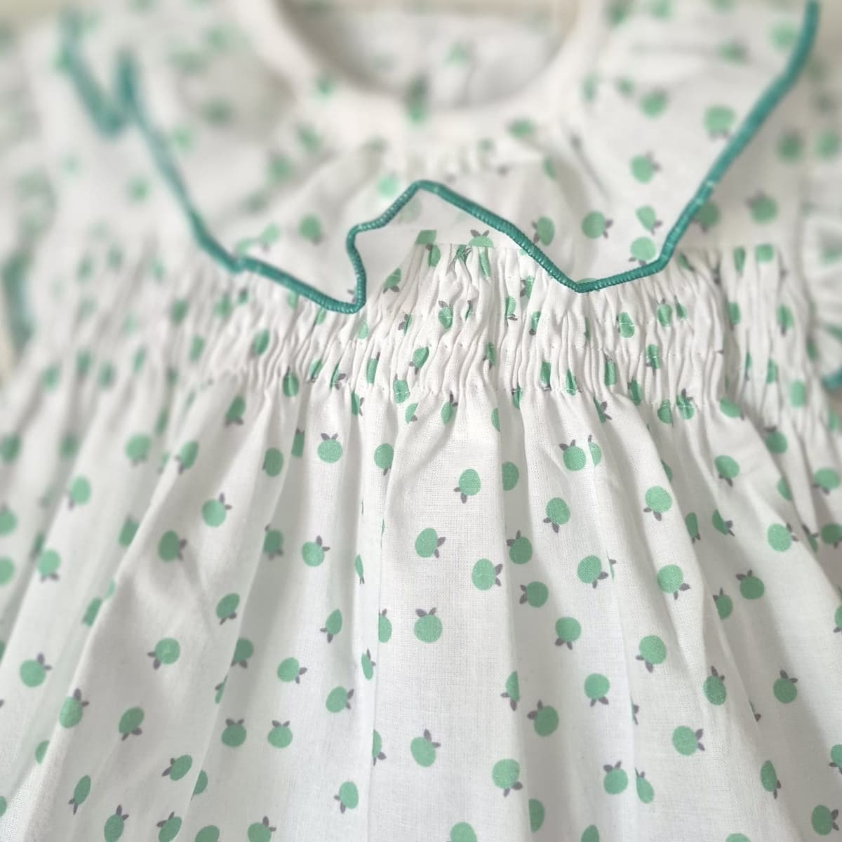 Jesusito bebé blanco y verde con estampado de frutas Baby Ferr 26109