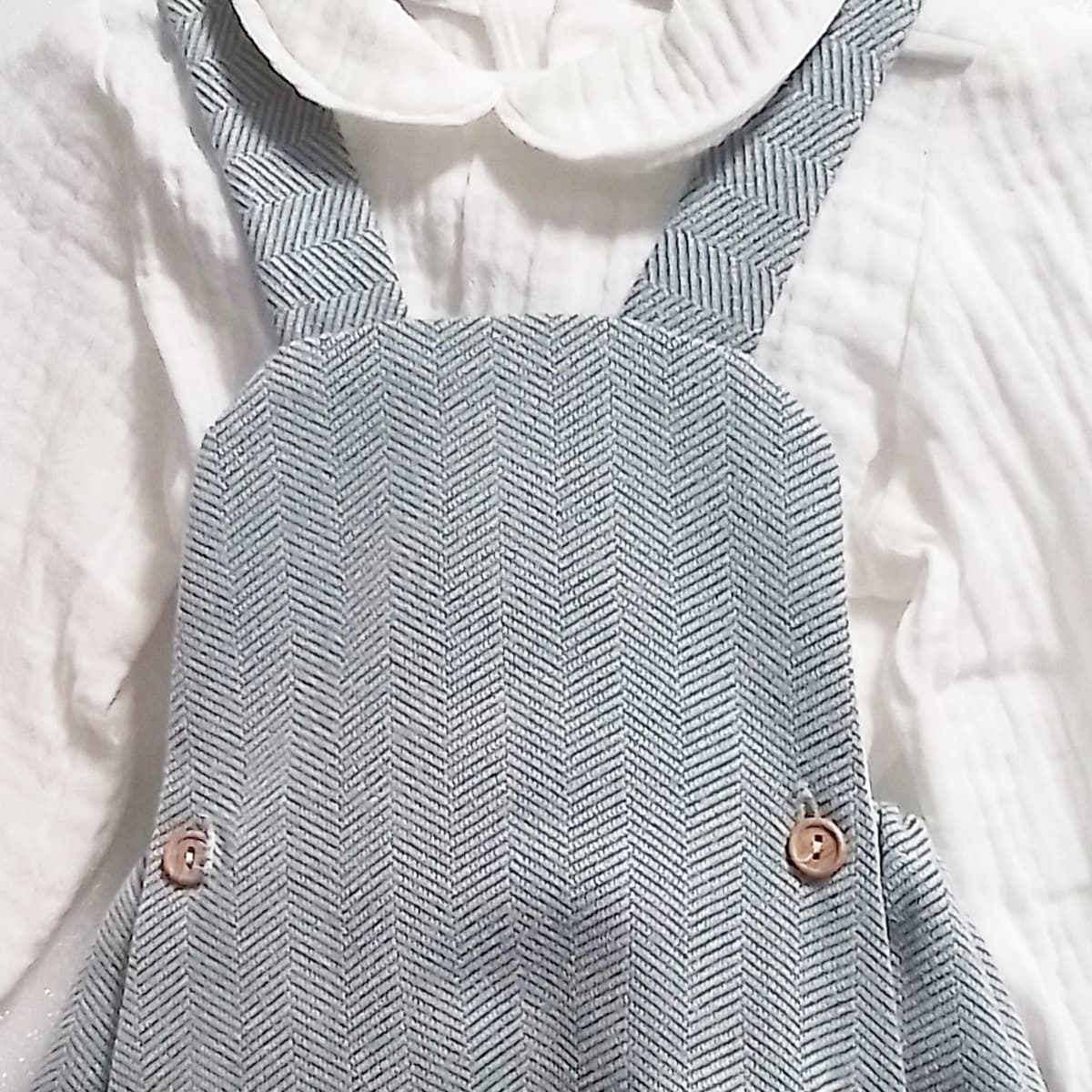 Conjunto de peto azul para bebé con blusa de bambula Creaciones Baby Ferr 26284 Fabricado en España