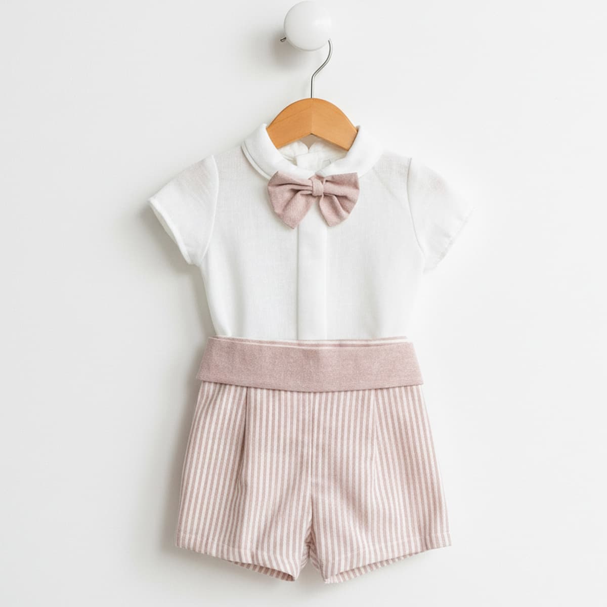 Conjunto bebé beige camisa con pajarita y pantalón Baby-Ferr 26318