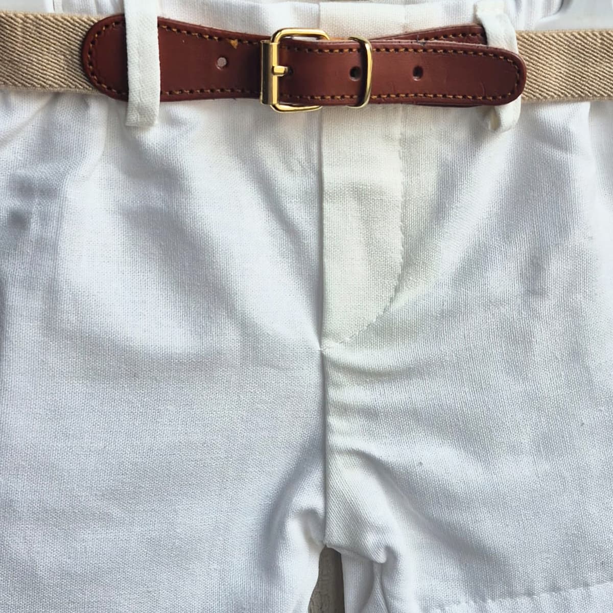 Conjunto infantil blanco con camisa rayas azul y cinturón Baby Ferr 26343 (2 a 6 años)