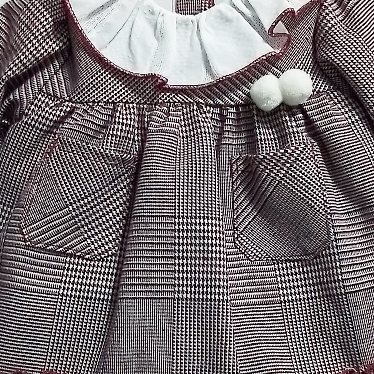 Conjunto jesusito de bebé niña con braguita cubrepañal en cuadro Gales Baby Ferr Colección Gales Referencia 26432 - Fabricado en España