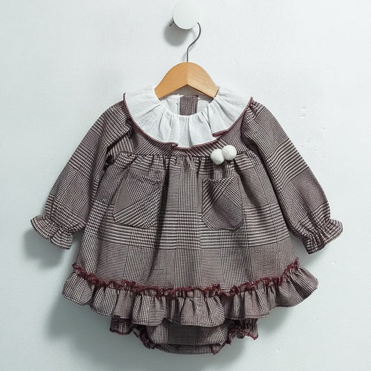 Conjunto jesusito de bebé niña con braguita cubrepañal en cuadro Gales Baby Ferr Colección Gales Referencia 26432 - Fabricado en España