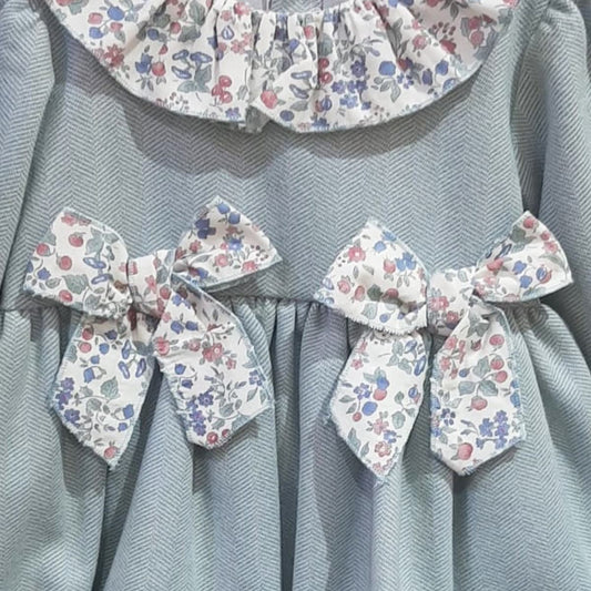 Vestido infantil azul con estampado floral para niña Creaciones Baby Ferr 26665 Fabricado en España