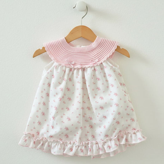Vestido para bebé Pelottas modelo 26V1314 en tono maquillaje con cuello de punto