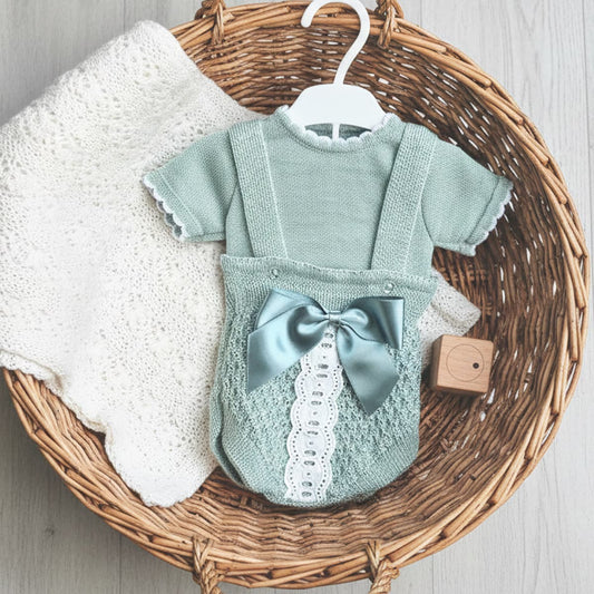 Conjunto bebé de punto perlé verde con lazo MyBabyChic 3104 – Estilo delicado y acabado artesanal (0 a 6 meses)
