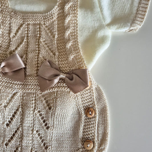 Conjunto rana para bebé en punto – Arena | MyBabyChic 3105 (0 a 3 meses)