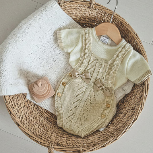 Conjunto rana para bebé en punto – Arena | MyBabyChic 3105 (0 a 3 meses)