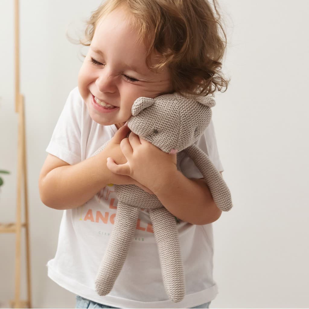 Peluche gatito de punto 100% algodón 3106 Kiokids – Un detalle delicado, natural y lleno de ternura