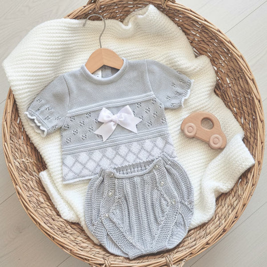 Conjunto para bebé de perlé 3213C La Casita de Pepito Gris