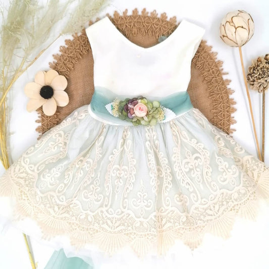 Vestido bordado de ceremonia en verde · Lilus 32161