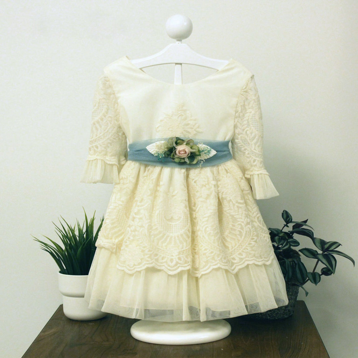 Robe de cérémonie en tulle brodé vert à manches françaises – Lilus 32162 