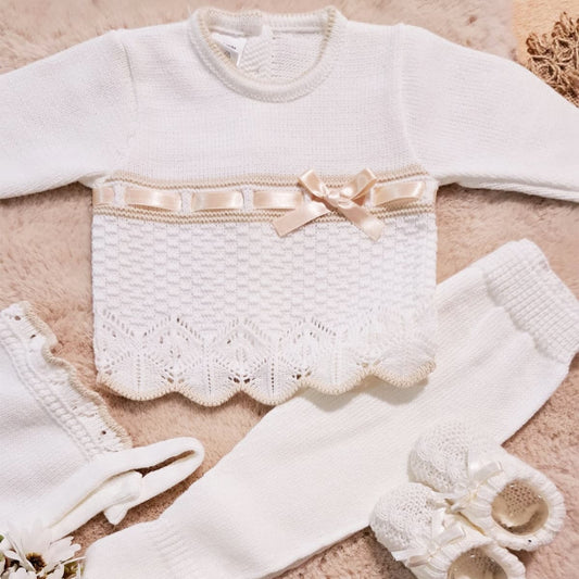 Conjunto bebé primera puesta de lana 3311 Crudo La Casita de Pepito cinta lacito