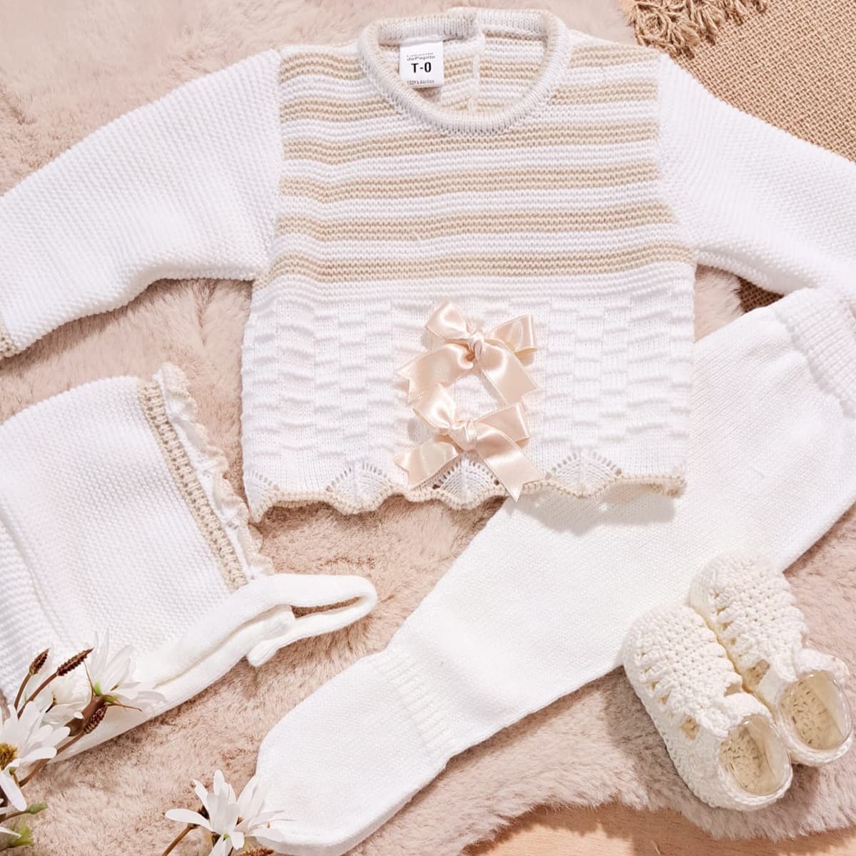 Ensemble 3 pièces en laine pour bébé, rayures blanches et beiges, 3315 La Casita de Pepito (0 à 3 mois)