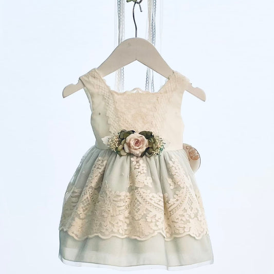 Vestido crudo con detalle verde – Cristianar o ceremonia · Lilus 33160